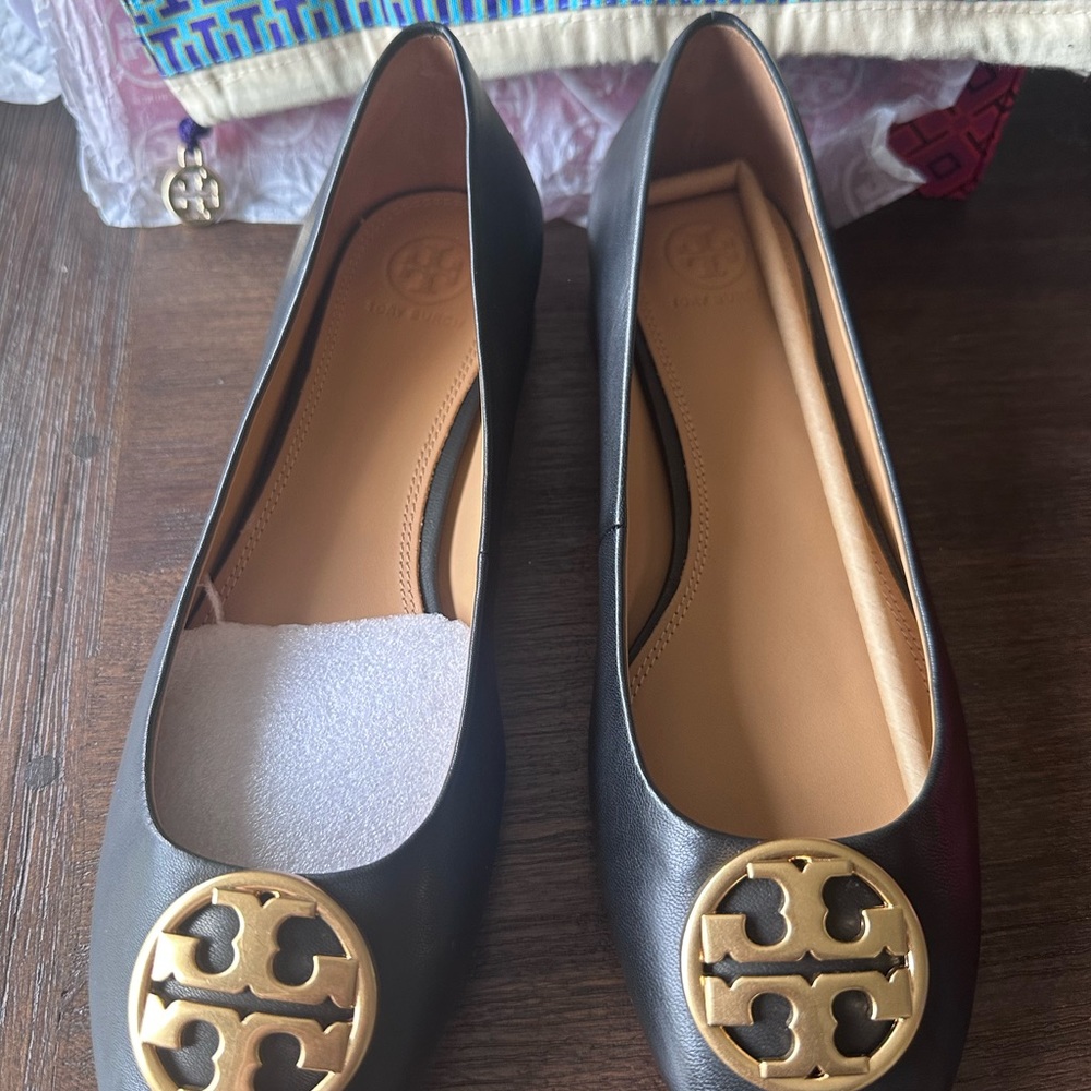 Tory Burch Chelsea 25mm Ballet Flat, Perfect Black. Never worn, size 9.5
